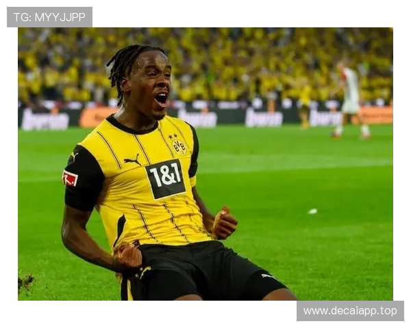 吉滕斯因转会失败情绪低落 驱车离开多特训练场